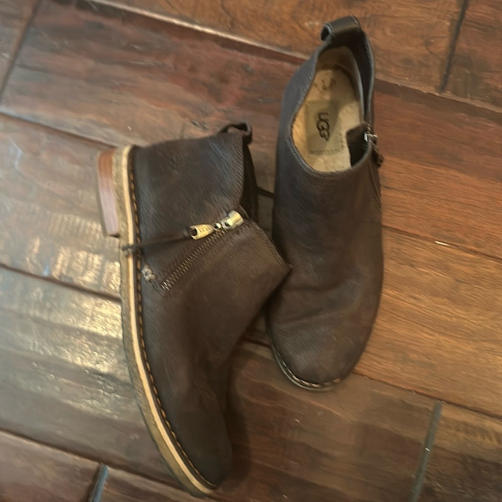 Women’s Ugg Size 8 Brown Leather Ankle Boots